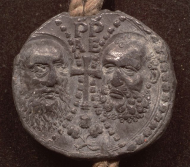 Ołowiana pieczęć Juliusza II, zbliżenie